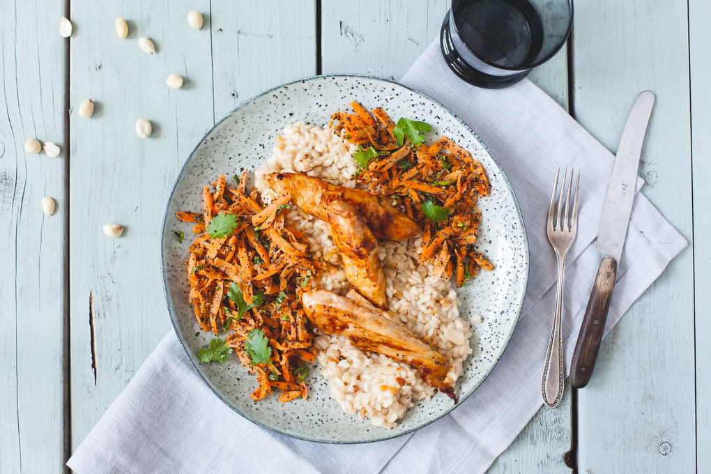 Erdnussrisotto mit gebratener Chorizo und Orangen-Kaiserschoten