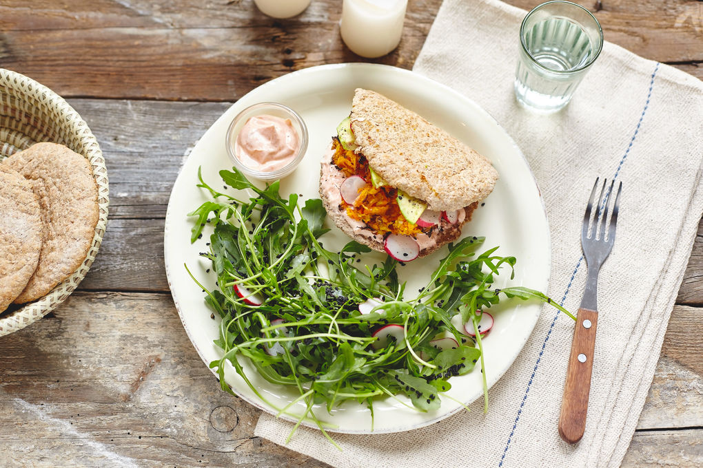 Vollkorn-Pita mit Süßkartoffel und Avocado