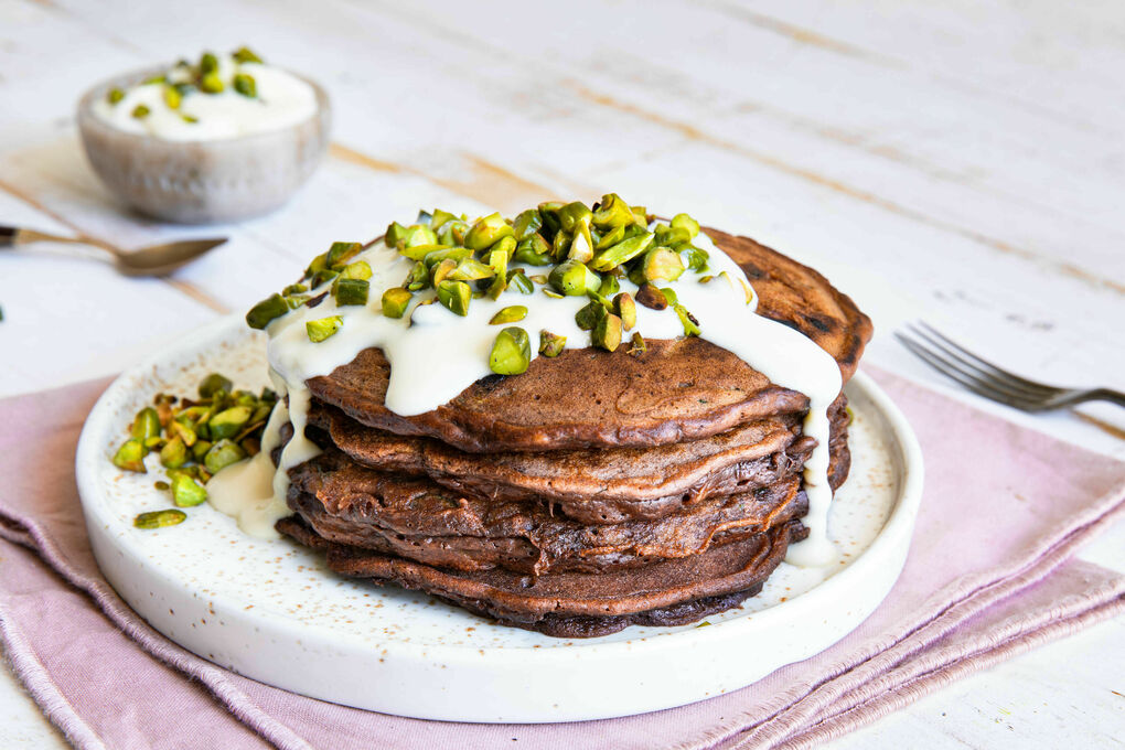 Schokopancakes mit verstecktem Gemüse dazu Crème fraîche mit Ahornsirup