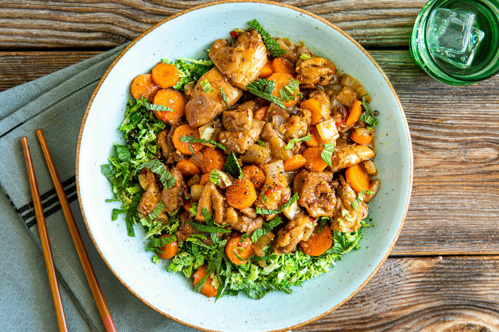 Hähnchen mit Zitronengras & Tamarinde Low Carb mit Brokkolireis und Minze