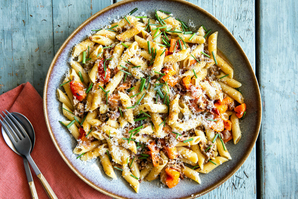 Pasta mit Hackfleisch-Feigen-Sauce fruchtig-fein mit Tomaten und Schnittlauch