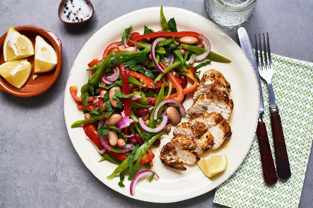 Lauwarmer Bohnensalat mit gegrillter Hähnchenbrust