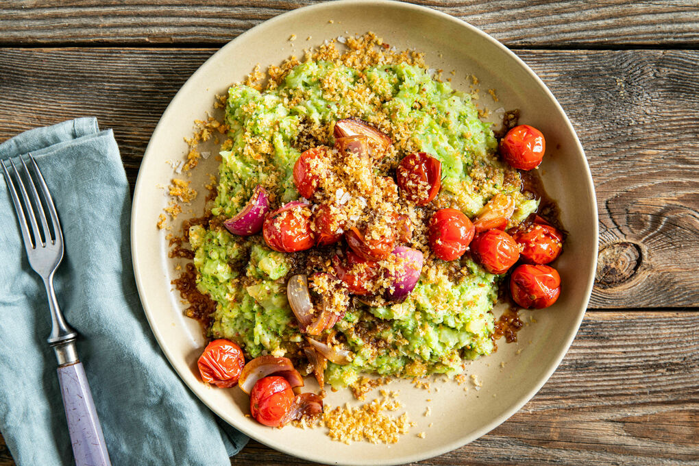 Kartoffel-Brokkoli-Stamppot mit Cheddar und gebackenen Kirschtomaten
