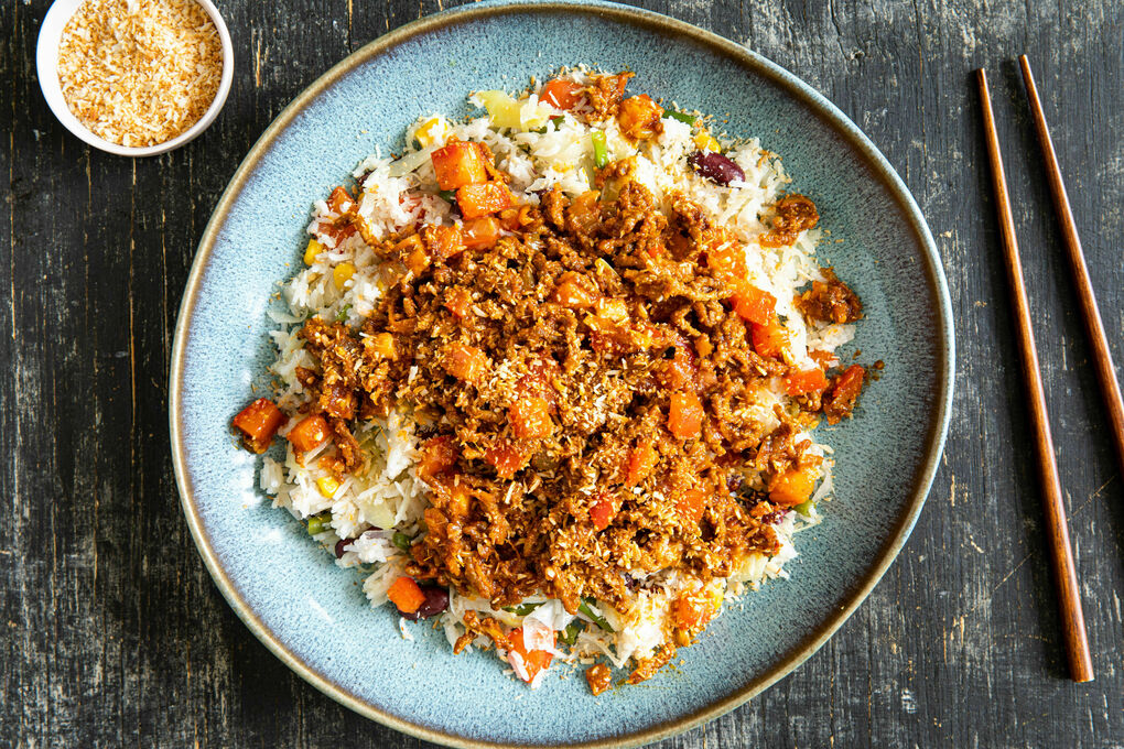 Jamaikanisches Hackfleischcurry auf Basmatireis mit Bohnen-Gemüse-Mix