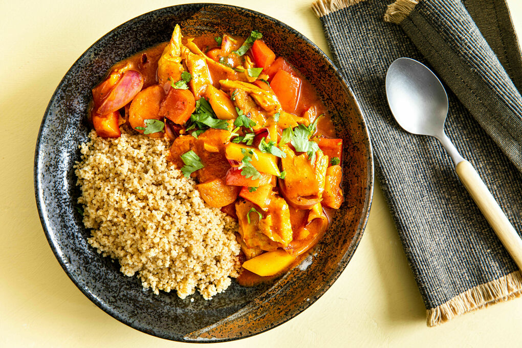 Veganes Aprikosen-Hähnchen-Ragout mit Couscous und Koriander