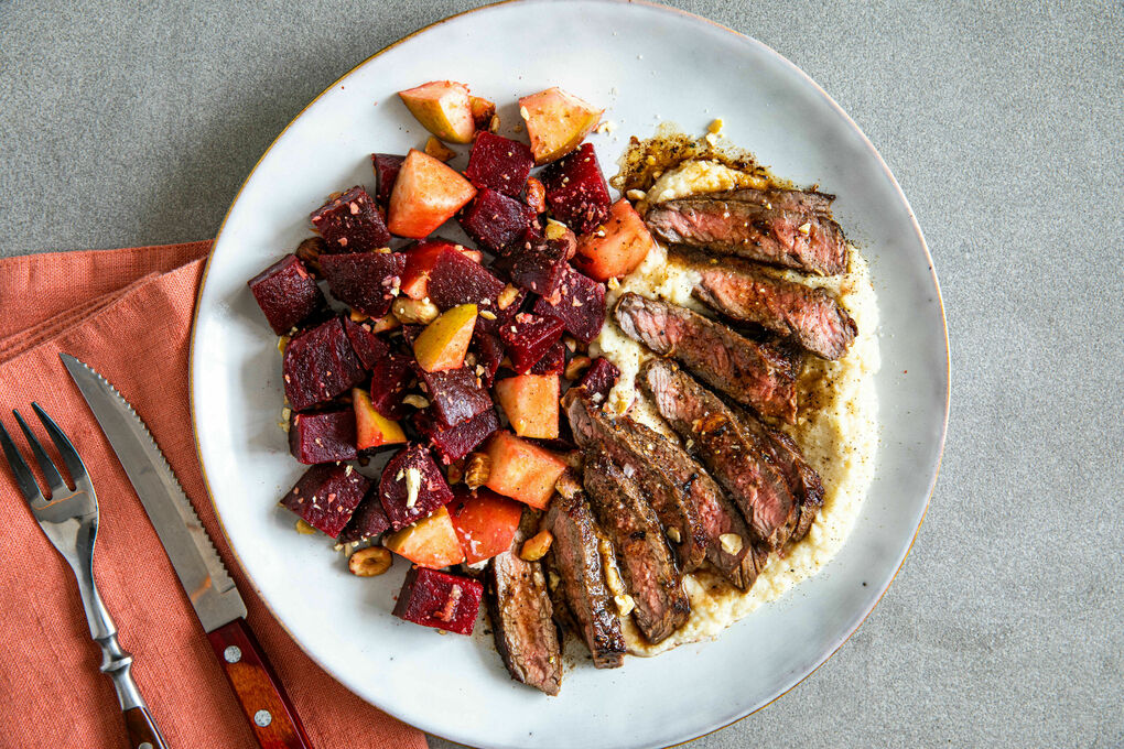 Rindersteak mit Balsamicoglasur dazu Selleriepüree und Rote-Bete-Salat