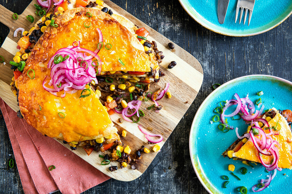 Tortilla-Gemüse-Torte mit BBQ-Rinderhack überbacken mit Cheddar