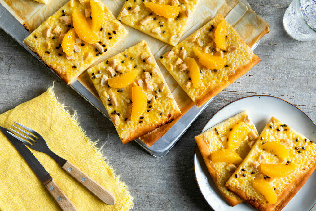 Weiße Schokoladen-Passionsfrucht-Tarte mit Orange und Mandeln