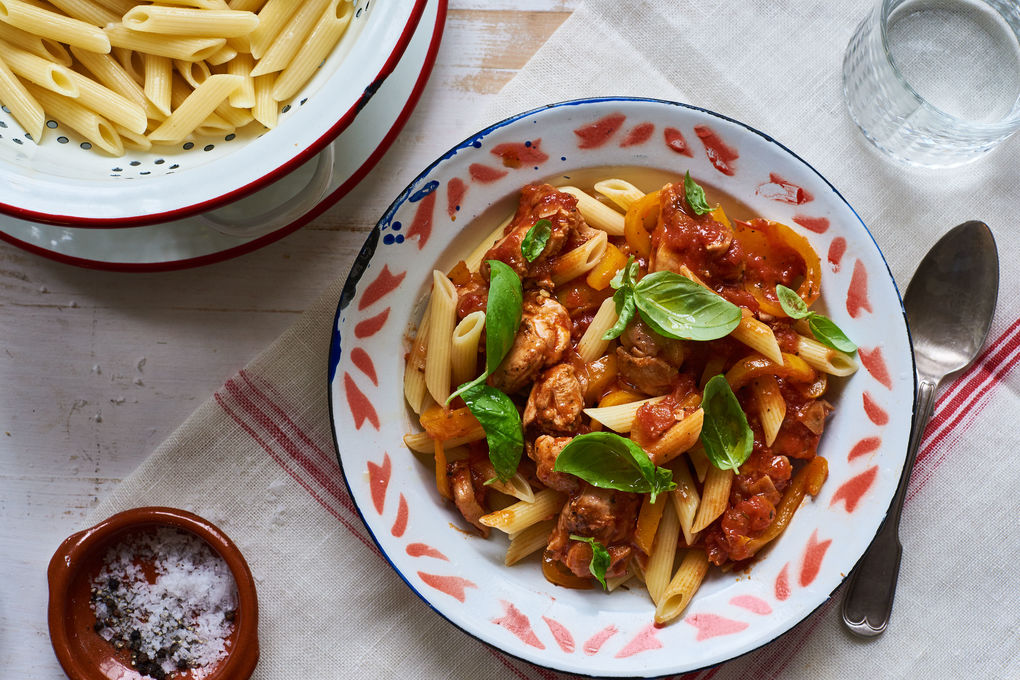 Italienische Penne mit Hähnchen-Kichererbsen-Ragout
