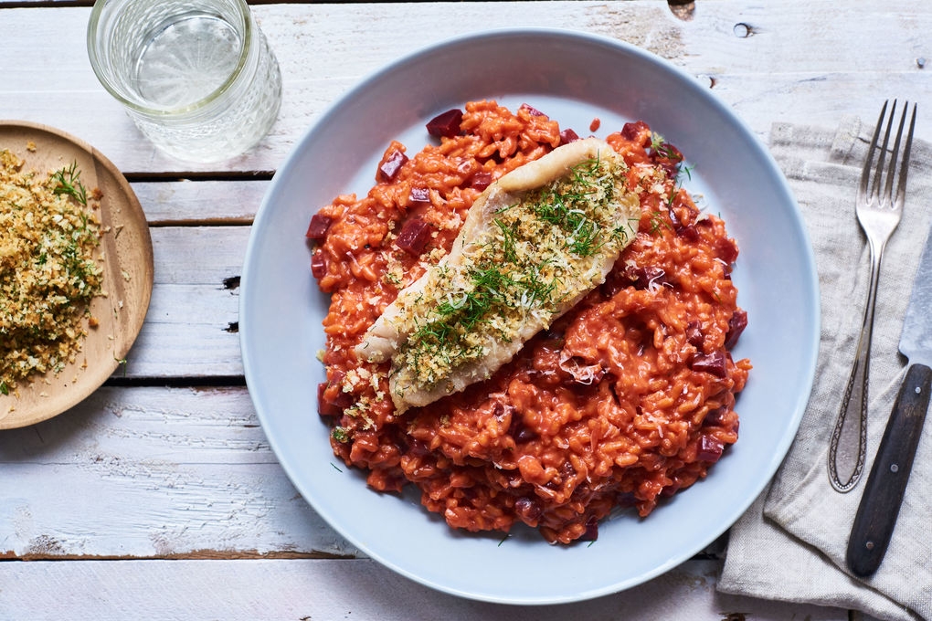 Zarter Seelachs mit Rote-Beete-Risotto und Bröseln