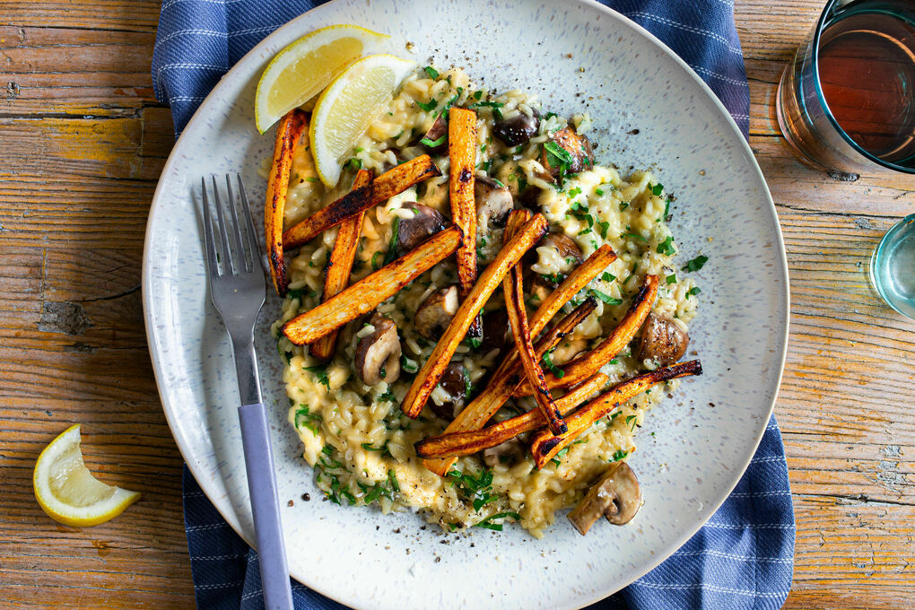 Champignonrisotto mit Pastinake verfeinert mit veganem Käse und Petersilie