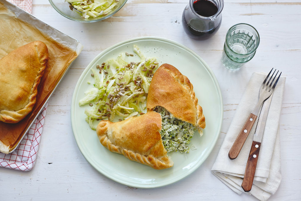 Brokkoli-Calzone mit erfrischendem Fenchelsalat