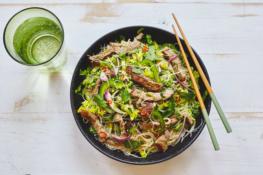Erfrischender Thai-Salat mit Rindfleischstreifen
