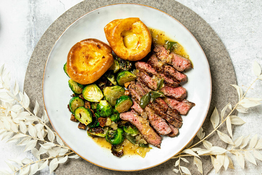 Special: Rindersteak mit feiner Senfsauce dazu Yorkshirepudding und Rosenkohl mit Feige