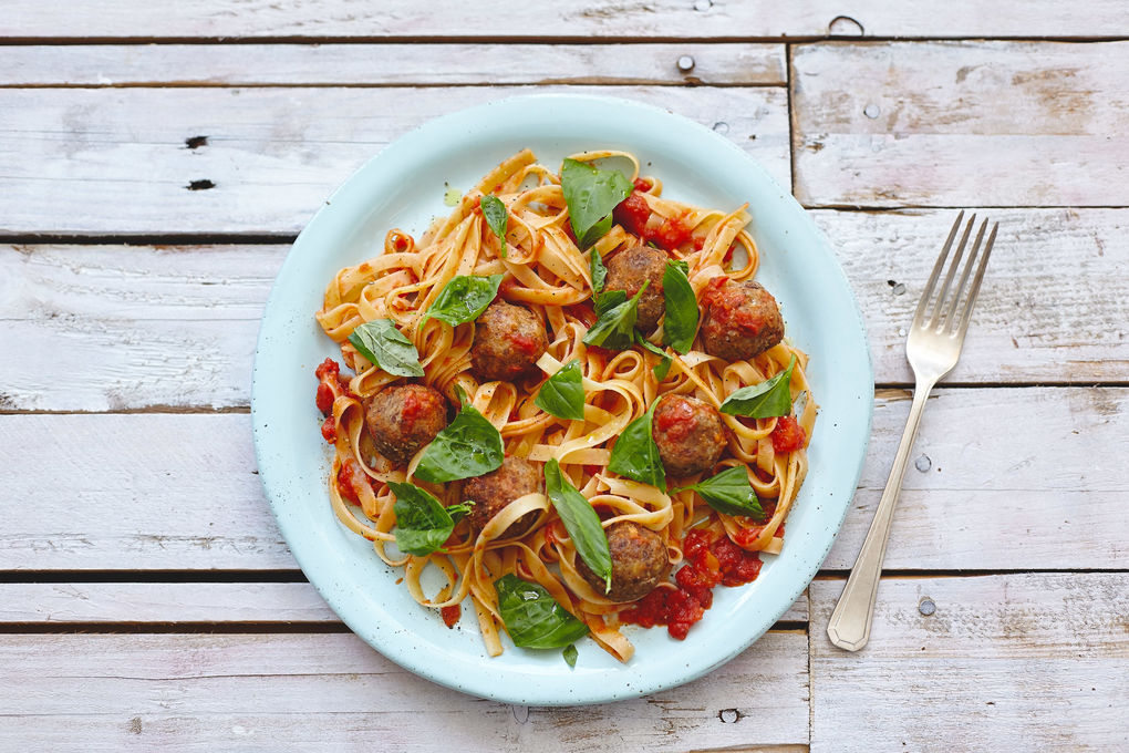 Italienische Tagliatelle mit vegetarischen "Fleischbällchen"