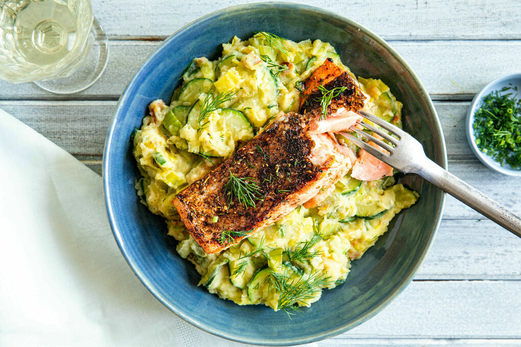 Würziger Gyros-Lachs auf Kartoffel-Lauch-Stamppot mit Zucchini